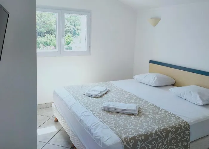 Les Pavillons Du Golfe Favone